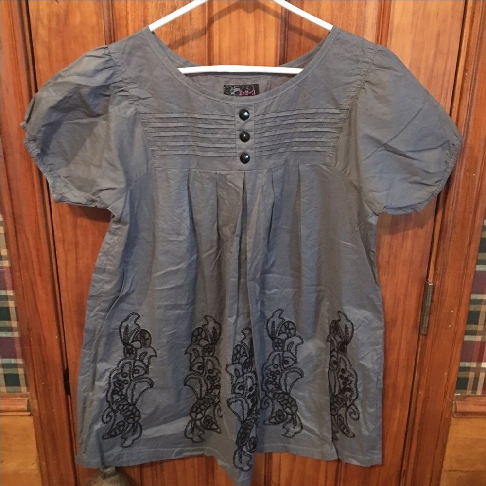 1 2 3 gray embroidered peasant top M